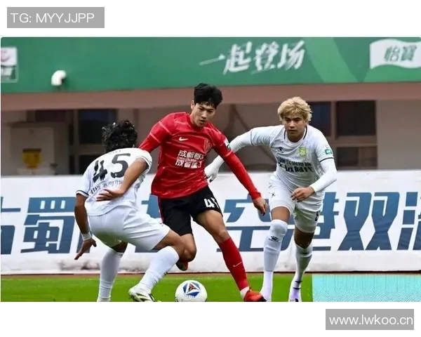 蓉城争冠梦碎球迷怒斥管理层引援无力引发热议