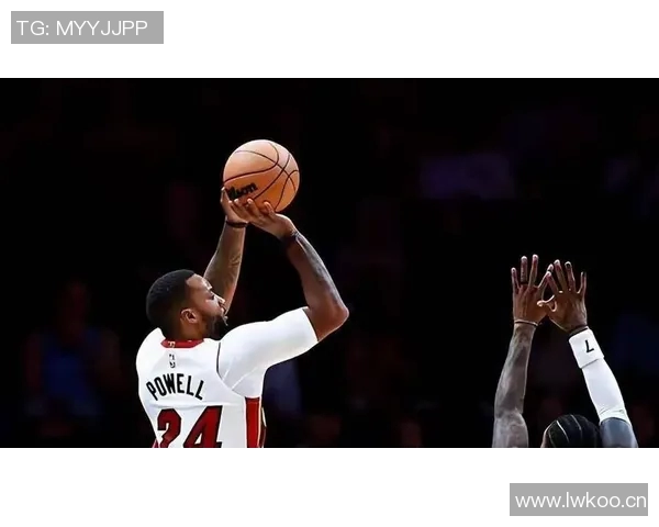 热火新援鲍威尔表现出色半场贡献13分3助攻助力球队火力全开