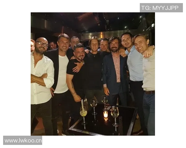 传奇球星重聚维耶里社交媒体分享与大罗巴乔马特拉齐托蒂合影瞬间