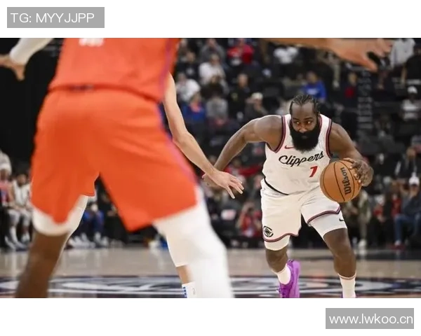 哈登谈比赛策略强调录像分析与调整的重要性