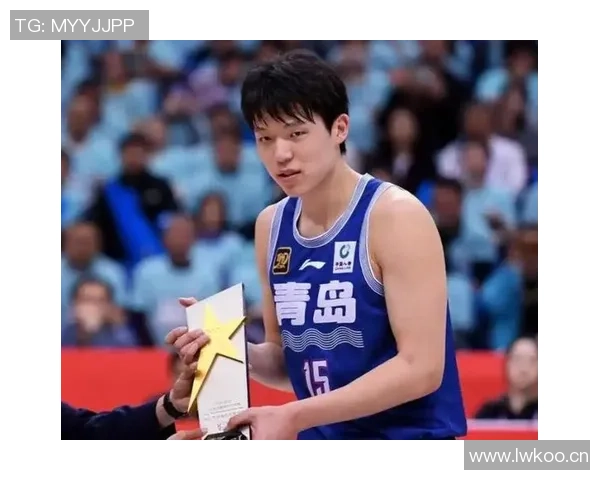 杨瀚森深入研究比赛录像逐渐领悟NBA精髓展现出色媒体人素养