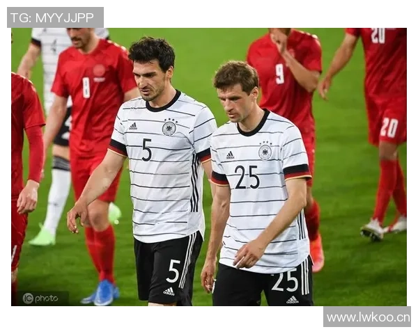 胡梅尔斯与穆勒重聚羊头牌锦标赛合影引发球迷热议