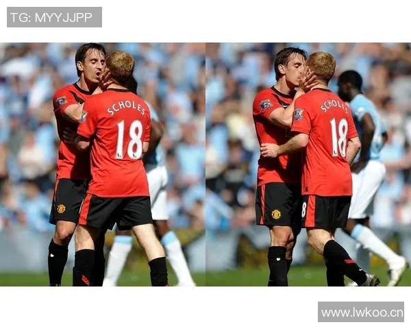 曼联92班创办大学遭指控种族不平等内维尔感动落泪