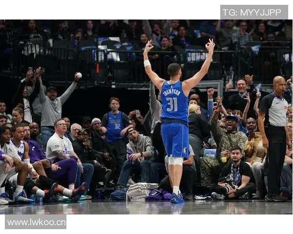 克莱半场三分火力全开轰23分平赛季纪录展现巅峰状态