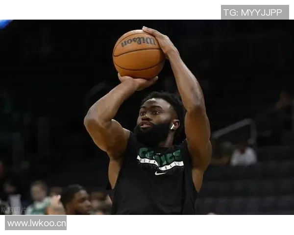 杰伦布朗28次出手仅得27分表现平平5次失误影响球队效率