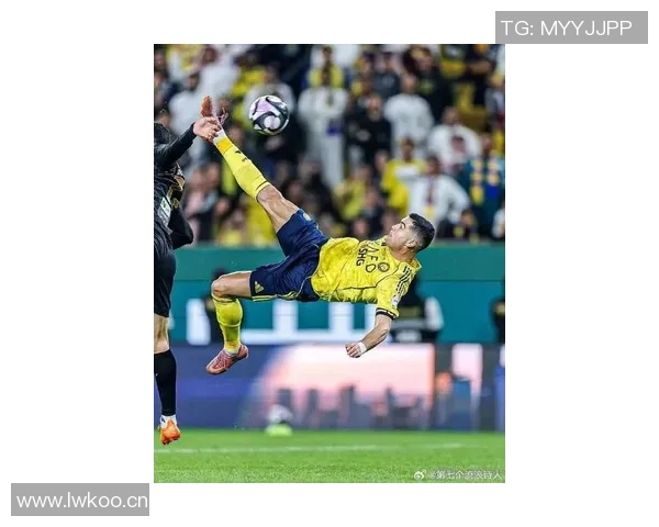 C罗传中意外反弹安吉洛破门胜利队在第30分钟成功扳平比分