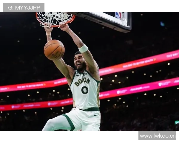 塔图姆训练中扣篮引发热议马祖拉幽默回应医学院未毕业的趣事