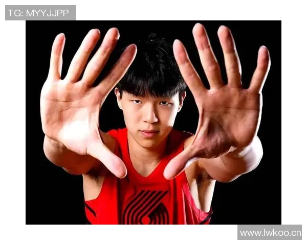 杨瀚森与阿夫迪亚场边亲密互动引发球迷热议