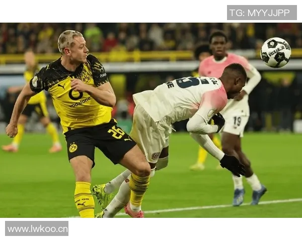 多特蒙德与勒沃库森关注利兹联16岁中场新星萨姆阿尔克