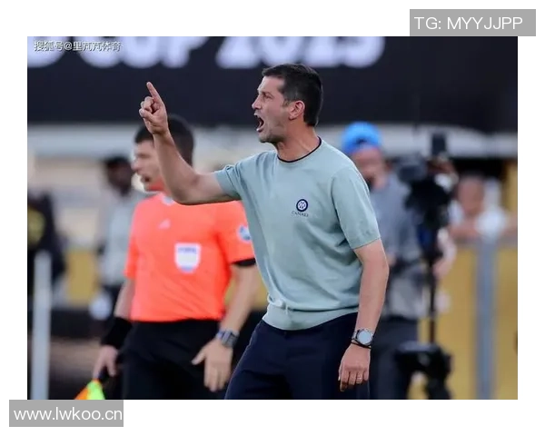 国米深入评估邓弗里斯战术价值佩里西奇仍在引援目标之列